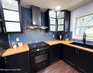 668 Hampton Drive Ne - Photo Thumbnail 9