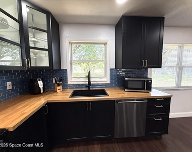 668 Hampton Drive Ne - Photo Thumbnail 13