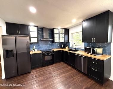 668 Hampton Drive Ne - Photo Thumbnail 7