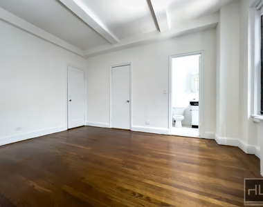 East 46 Street - Photo Thumbnail 1