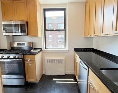 East 79th Street - Photo Thumbnail 4