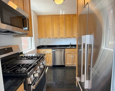East 79th Street - Photo Thumbnail 5
