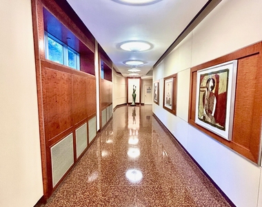 East 79th Street - Photo Thumbnail 9