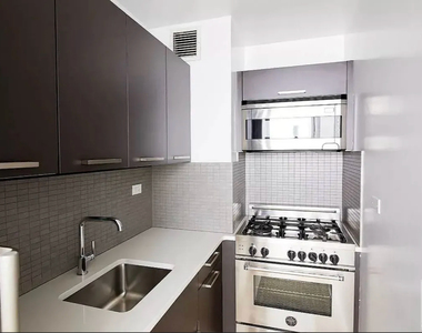 East 39th Street - Photo Thumbnail 2