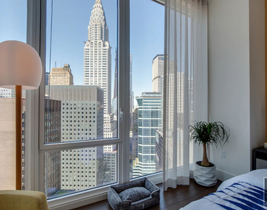 East 44th Street - Photo Thumbnail 2