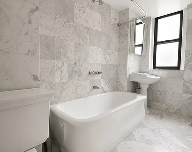 West 55th Street - Photo Thumbnail 5