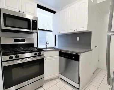 West 55th Street - Photo Thumbnail 1