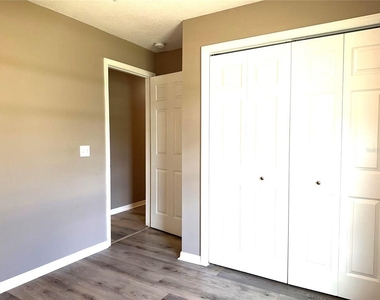 1215 Gatewood Avenue - Photo Thumbnail 13
