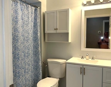 1215 Gatewood Avenue - Photo Thumbnail 11