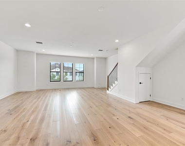 4324 W Gray Street - Photo Thumbnail 4