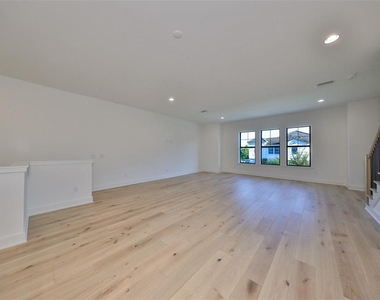 4324 W Gray Street - Photo Thumbnail 5