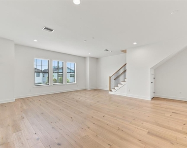4324 W Gray Street - Photo Thumbnail 3