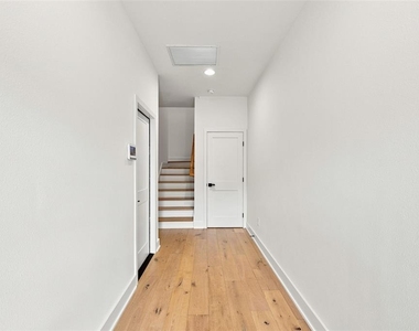 4324 W Gray Street - Photo Thumbnail 2