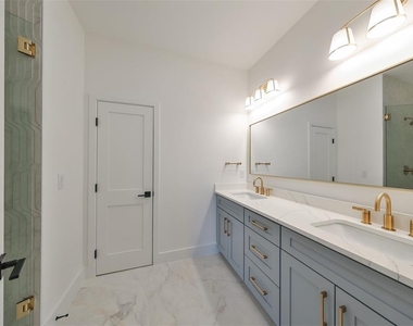 4324 W Gray Street - Photo Thumbnail 10
