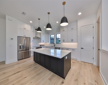 4324 W Gray Street - Photo Thumbnail 2
