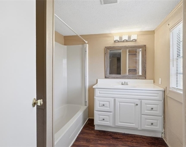 920 E Annie Street - Photo Thumbnail 6