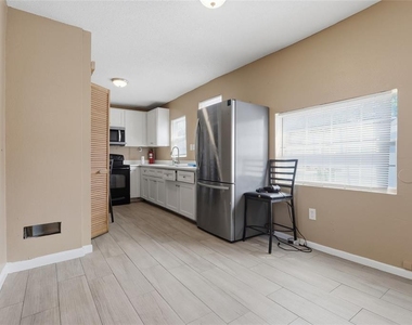 920 E Annie Street - Photo Thumbnail 3