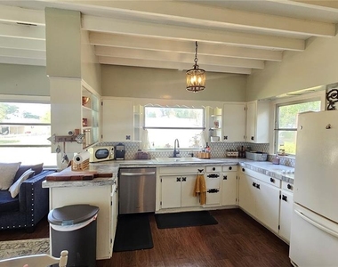 1001 E Gilchrist Street - Photo Thumbnail 1