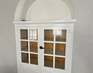 1001 E Gilchrist Street - Photo Thumbnail 11