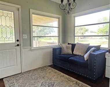 1001 E Gilchrist Street - Photo Thumbnail 5