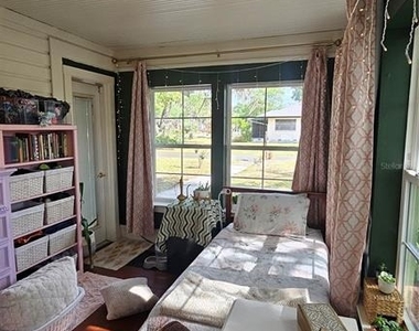 1001 E Gilchrist Street - Photo Thumbnail 13