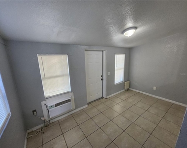 4611 N Hubert Avenue - Photo Thumbnail 3