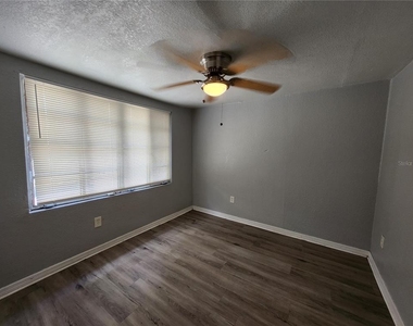4611 N Hubert Avenue - Photo Thumbnail 6