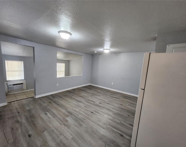 4611 N Hubert Avenue - Photo Thumbnail 8