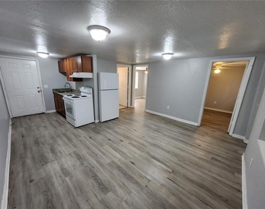 4611 N Hubert Avenue - Photo Thumbnail 2