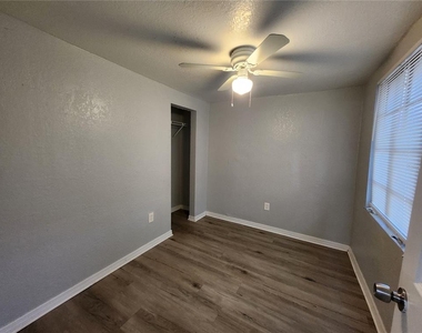 4611 N Hubert Avenue - Photo Thumbnail 7