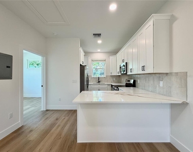 2846 30th Avenue N - Photo Thumbnail 5