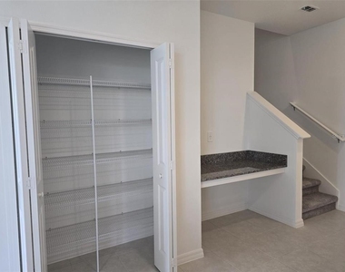 11236 E 65th Terrace E - Photo Thumbnail 11
