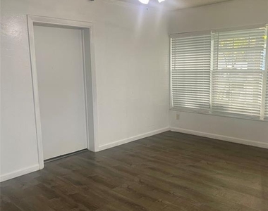 3995 40th Street N - Photo Thumbnail 11