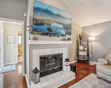 3132 Shoreline Drive - Photo Thumbnail 6