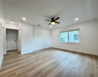 2844 30th Avenue N - Photo Thumbnail 1