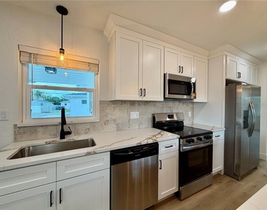 2844 30th Avenue N - Photo Thumbnail 7