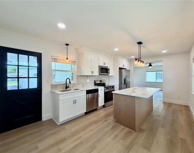 2844 30th Avenue N - Photo Thumbnail 10