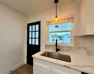 2844 30th Avenue N - Photo Thumbnail 11