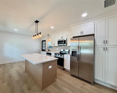 2844 30th Avenue N - Photo Thumbnail 4
