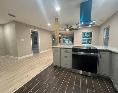 1615 39th Street S - Photo Thumbnail 9
