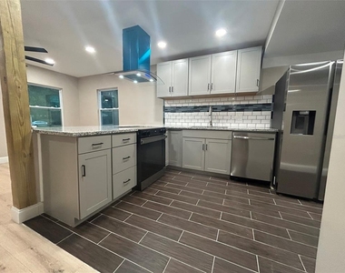 1615 39th Street S - Photo Thumbnail 6
