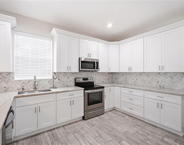 2904 Banza Street - Photo Thumbnail 6