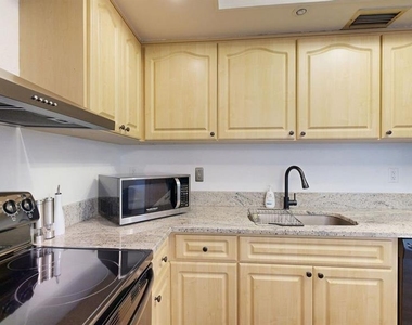 100 Pierce Street - Photo Thumbnail 1