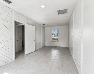 855 E Brandon Boulevard - Photo Thumbnail 3