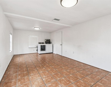 855 E Brandon Boulevard - Photo Thumbnail 12