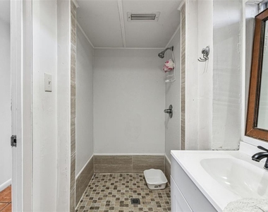 855 E Brandon Boulevard - Photo Thumbnail 14
