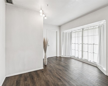 855 E Brandon Boulevard - Photo Thumbnail 17