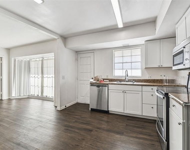 855 E Brandon Boulevard - Photo Thumbnail 2