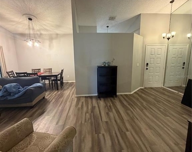 692 Bellingham Place - Photo Thumbnail 5
