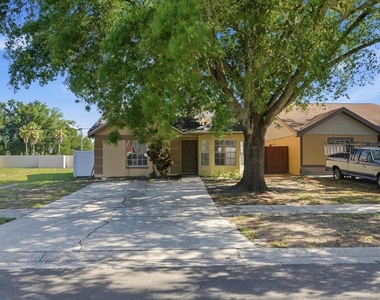 7615 Lemon Wood Court - Photo Thumbnail 2